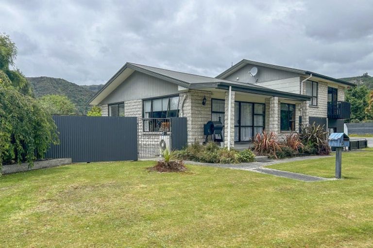 Photo of property in 13 Andersen Street, Reefton, 7830