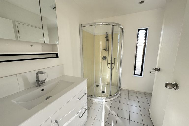 Photo of property in Lynn Park Terrace, 26/12 Ambrico Place, New Lynn, Auckland, 0600