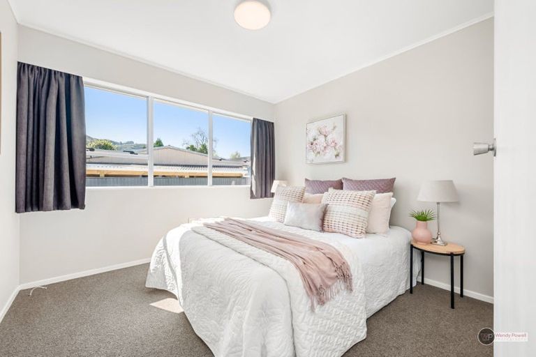 Photo of property in 16 Seattle Grove, Totara Park, Upper Hutt, 5018