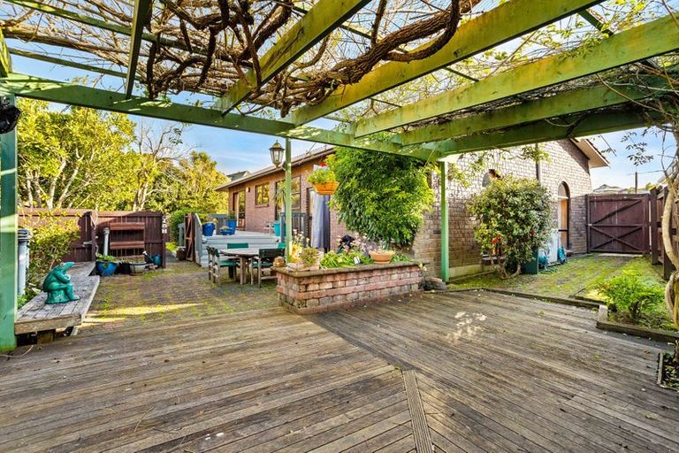 Photo of property in 12 Muscat Place, Henderson, Auckland, 0612