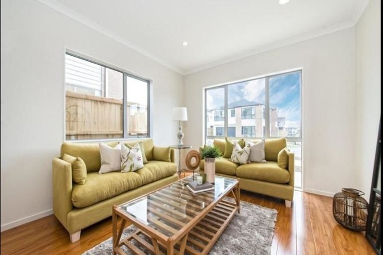 Photo of property in 20 Drumbuoy Drive, Flat Bush, Auckland, 2019