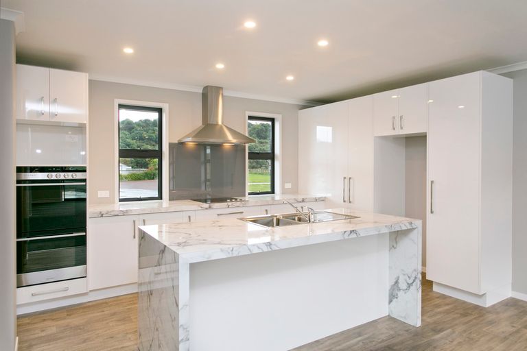 Photo of property in 28 Pukeko Way, Kinloch, Taupo, 3377