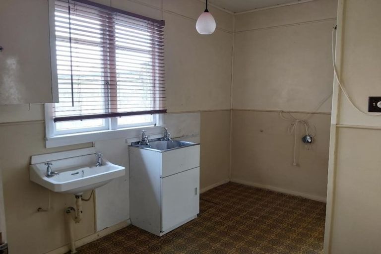 Photo of property in 31 Disraeli Street, Hawera, 4610