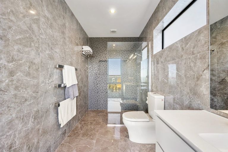 Photo of property in 17 Promontory Crescent, Newlands, Wellington, 6037