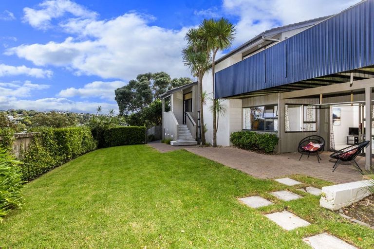 Photo of property in 1 Busbridge Place, Hillcrest, Auckland, 0627