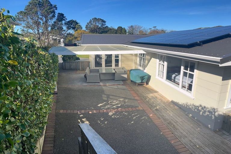 Photo of property in 51 Thurleigh Grove, Karori, Wellington, 6012