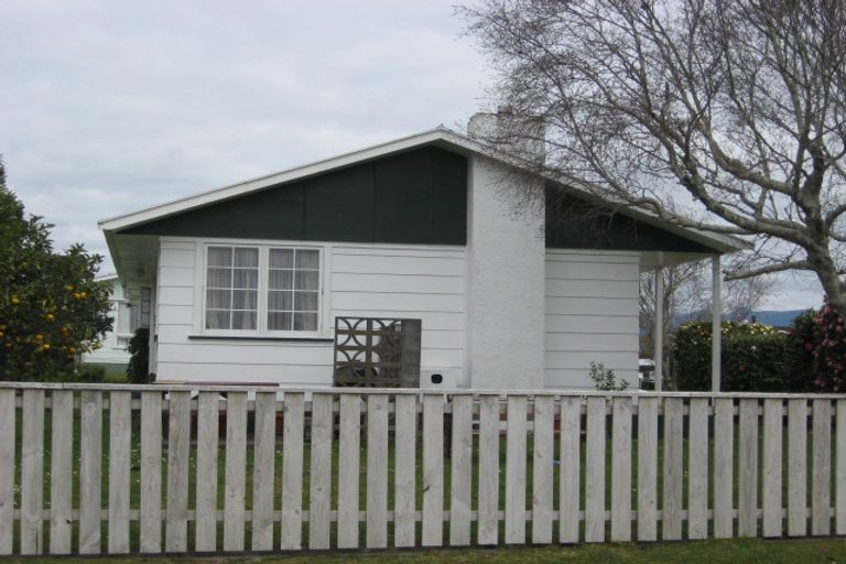 Photo of property in 2 Kirton Place, Westown, New Plymouth, 4310