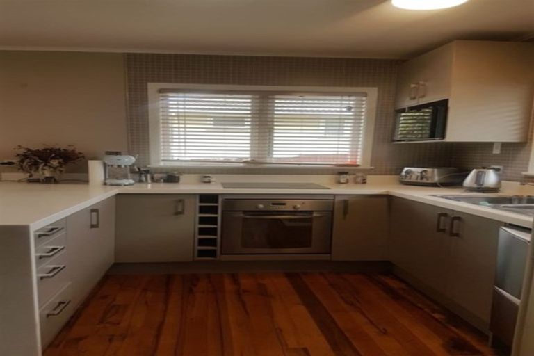 Photo of property in 98 Barrys Road, Glendene, Auckland, 0602