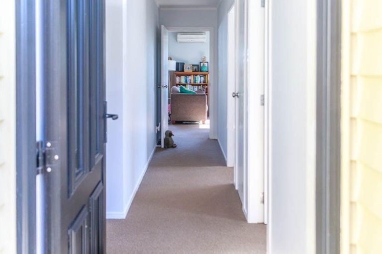 Photo of property in 2 Balmain Street, Newlands, Wellington, 6037