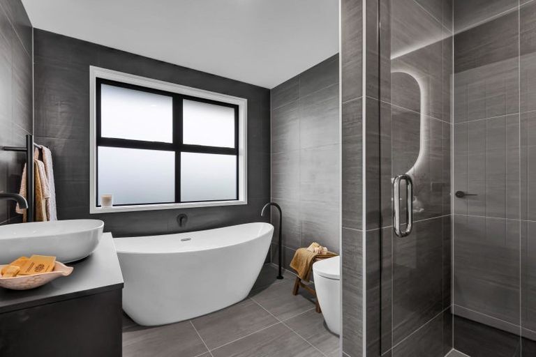 Photo of property in 6 Oliver O'leary Way, Westown, New Plymouth, 4310