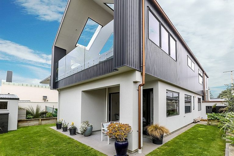 Photo of property in 39 Buller Street, New Plymouth, 4310