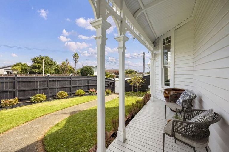 Photo of property in 329 Mangorei Road, Merrilands, New Plymouth, 4312