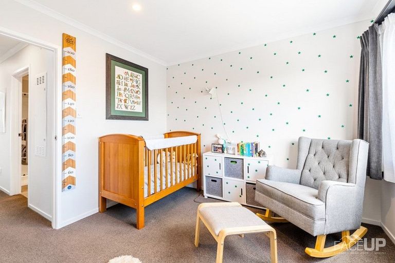 Photo of property in 17 Rangihina Road, Hobsonville, Auckland, 0616