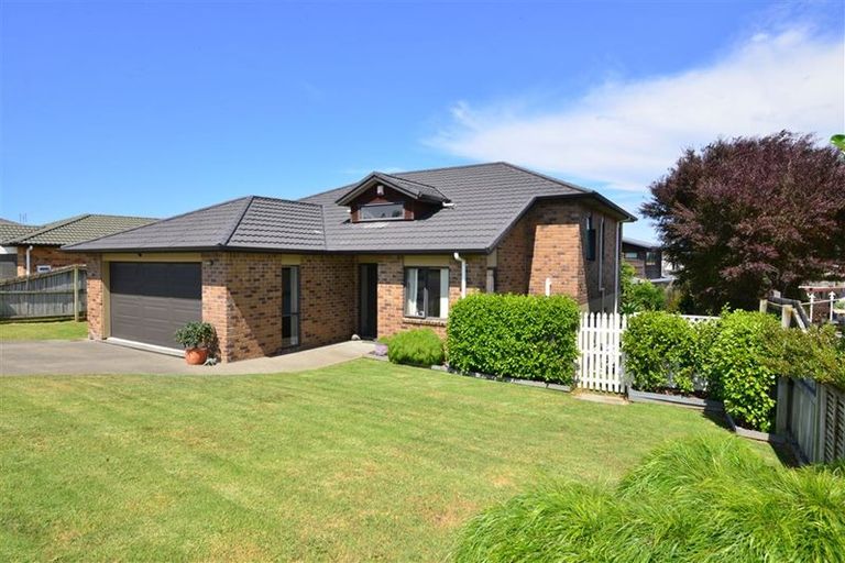 Photo of property in 31 Chesterfield Way, Orewa, 0931