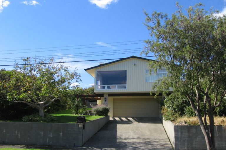 Photo of property in 21 Dowling Grove, Silverstream, Upper Hutt, 5019