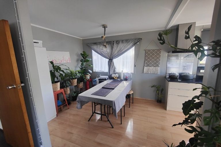 Photo of property in 6 Garner Place, Glenfield, Auckland, 0629