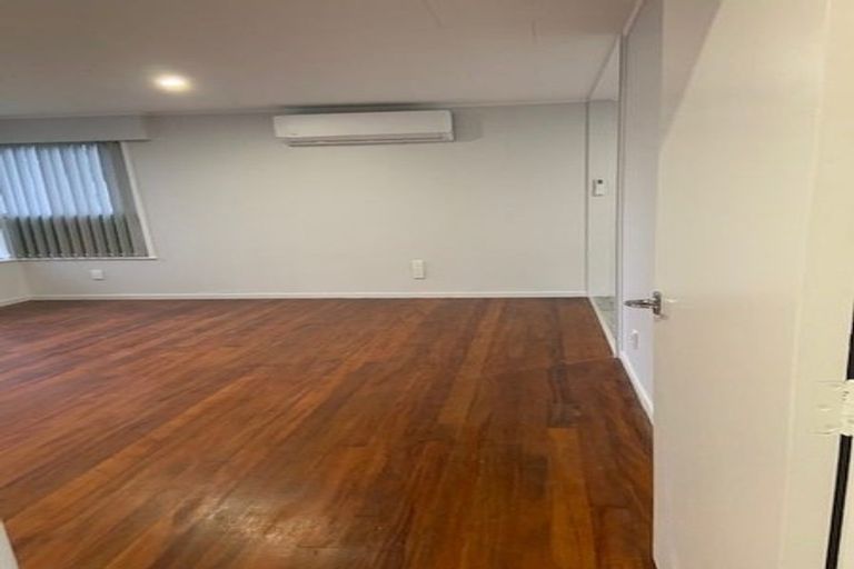 Photo of property in 35 Thornlow Street, Glendene, Auckland, 0602