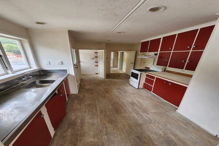 Photo of property in 49 Taylor Terrace, Tawa, Wellington, 5028