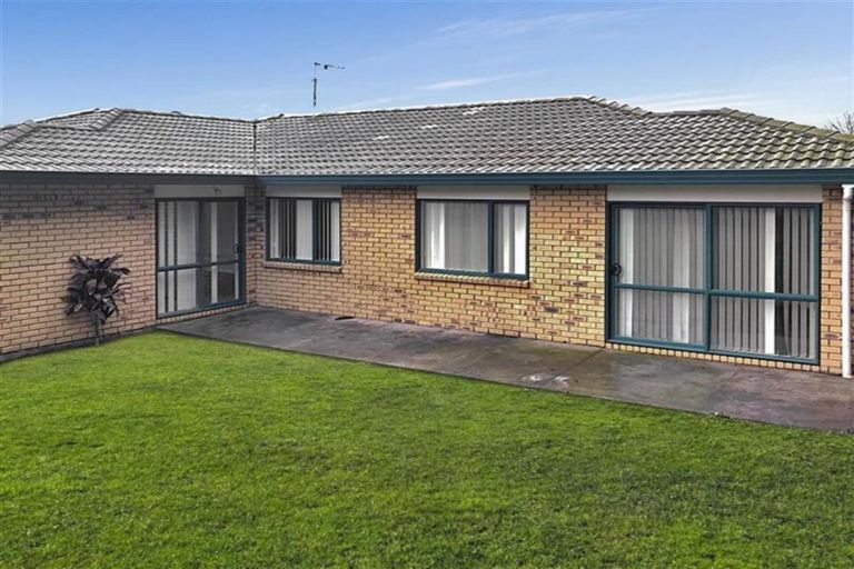 Photo of property in 4 Glenveagh Park Drive, Manurewa, Auckland, 2102