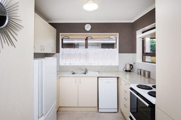 Photo of property in 1/11 Woodfield Avenue, Roslyn, Palmerston North, 4414