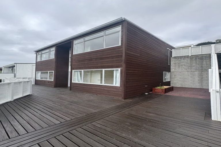 Photo of property in 22 Tiketike Way, Brooklyn, Wellington, 6021