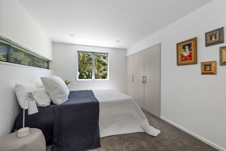 Photo of property in 15 Challenger Lane, Redcliffs, Christchurch, 8081