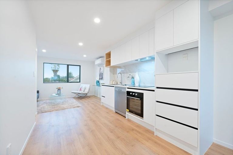 Photo of property in 3/11 Hereford Street, Te Atatu Peninsula, Auckland, 0610