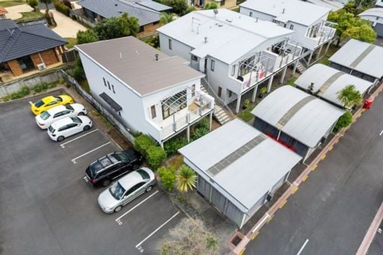 Photo of property in The Grange, 48/92 Bush Road, Albany, Auckland, 0632