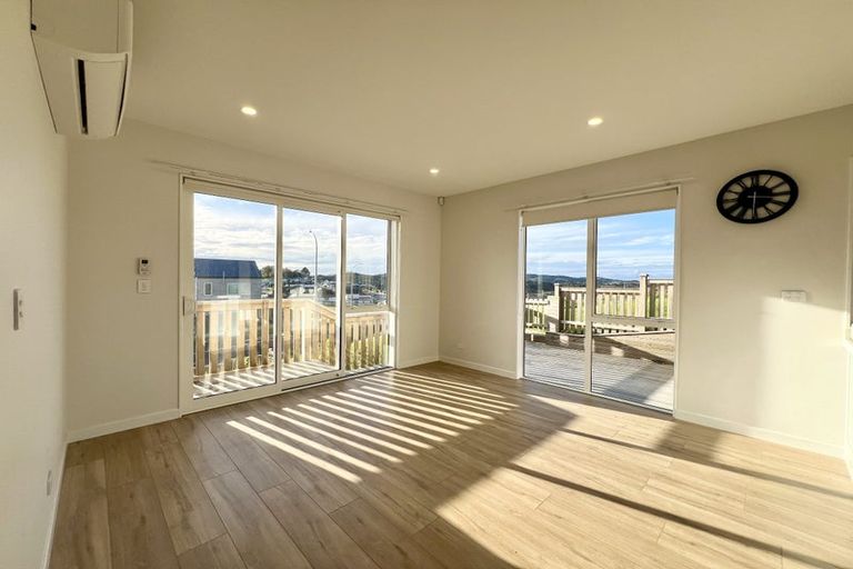 Photo of property in 42 Takurua Terrace, Orewa, 0931