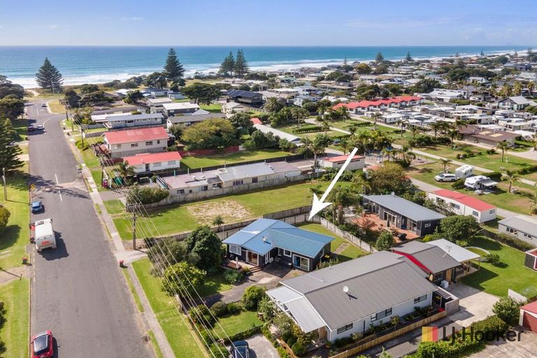 Photo of property in 17 Leo Street, Waihi Beach, 3611