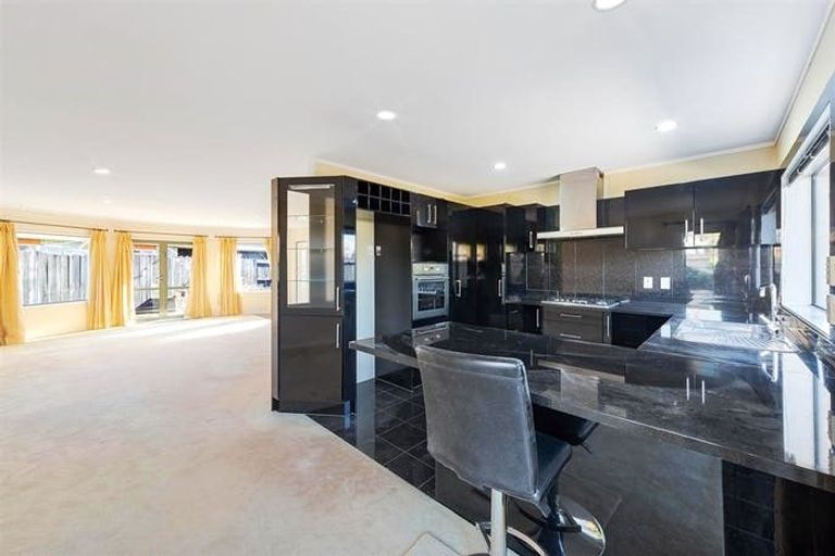 Photo of property in 1 Waylen Place, Burswood, Auckland, 2013