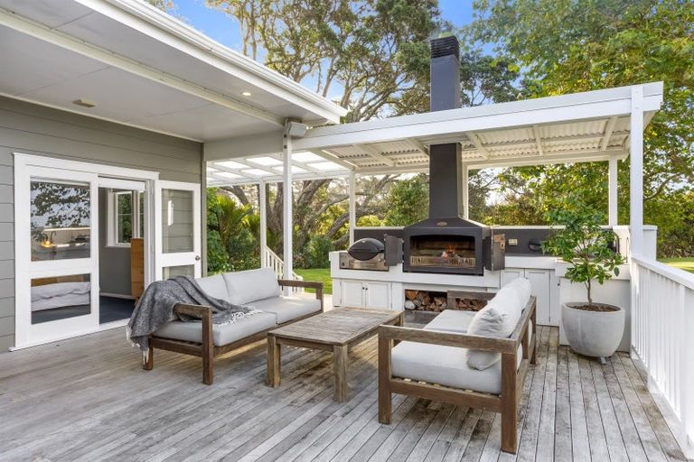 Photo of property in 376 Taiapa Road, Muriwai, Waimauku, 0881