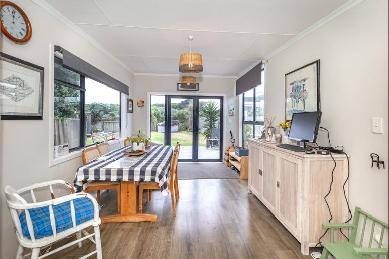 Photo of property in 13 Koputara Road, Himatangi Beach, Foxton, 4891