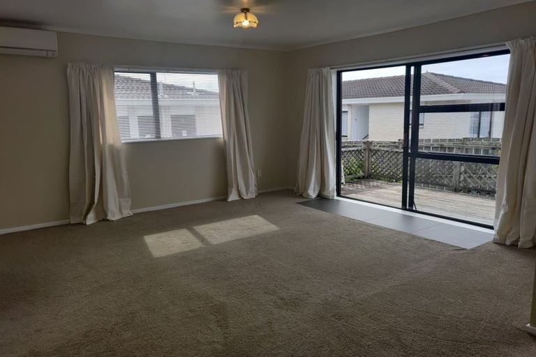 Photo of property in 2/65 Golf Road, New Lynn, Auckland, 0600
