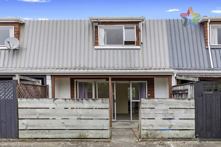 Photo of property in 8c Montgomery Crescent, Clouston Park, Upper Hutt, 5018