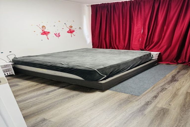 Photo of property in 671 East Coast Road, Browns Bay, Auckland, 0630