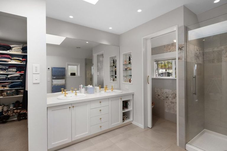 Photo of property in 151 Hackthorne Road, Cashmere, Christchurch, 8022