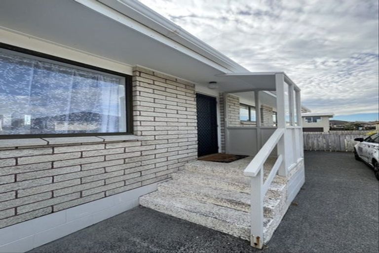 Photo of property in 2/37 Riverside Road, Orewa, 0931