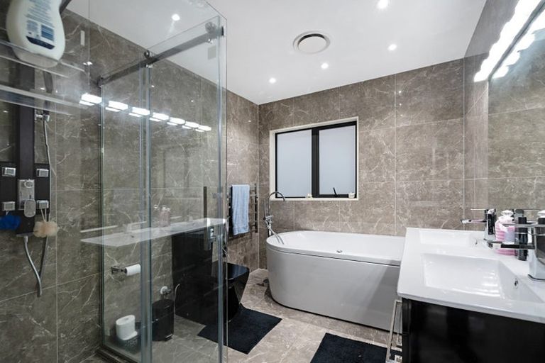 Photo of property in 31a Coniston Avenue, Te Atatu South, Auckland, 0610