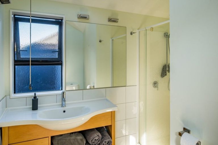 Photo of property in 28a Seaview Road, Paremata, Porirua, 5024