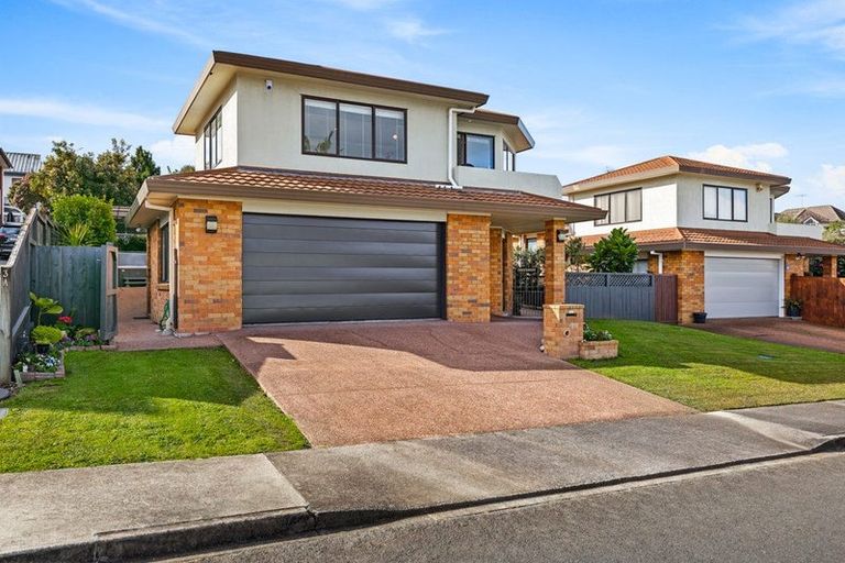 Photo of property in 2/1 Bluefin Way, West Harbour, Auckland, 0618