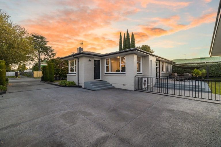 Photo of property in 73 Dunedin Street, Redwood, Christchurch, 8051