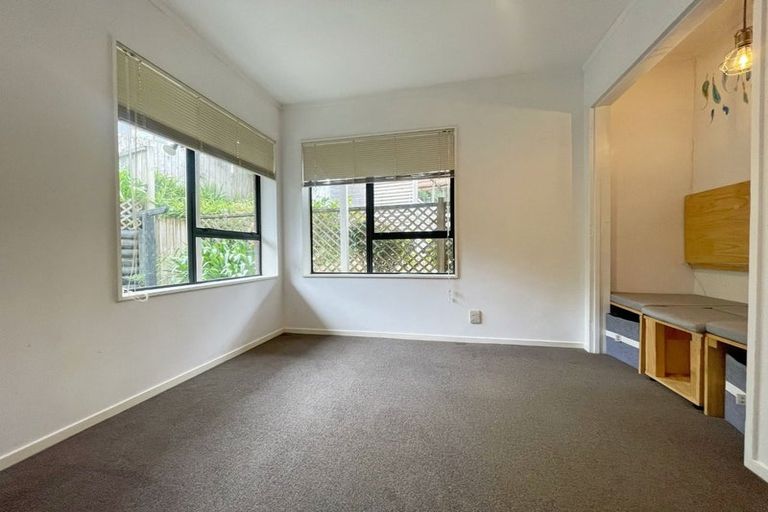Photo of property in 25 Calman Place, Chatswood, Auckland, 0626