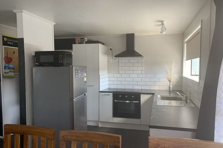 Photo of property in 2/4 Etherton Drive, Weymouth, Auckland, 2103