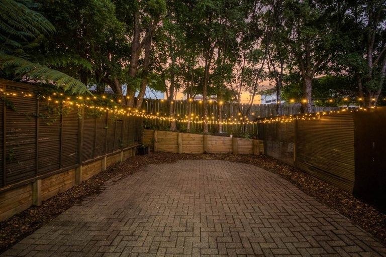 Photo of property in 135d Triangle Road, Massey, Auckland, 0614