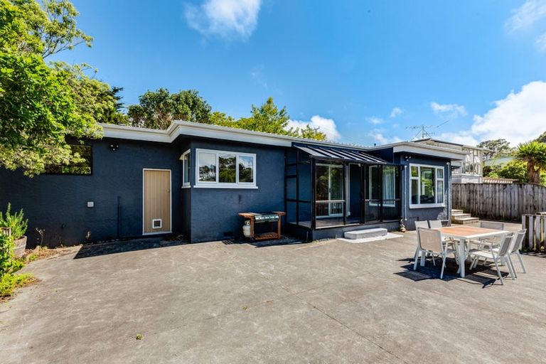Photo of property in 51 Poto Road, Normandale, Lower Hutt, 5010
