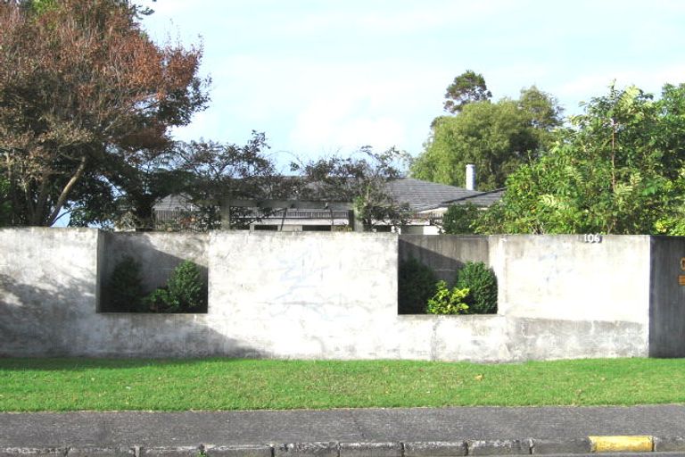 Photo of property in 106 Tiroroa Avenue, Te Atatu South, Auckland, 0610