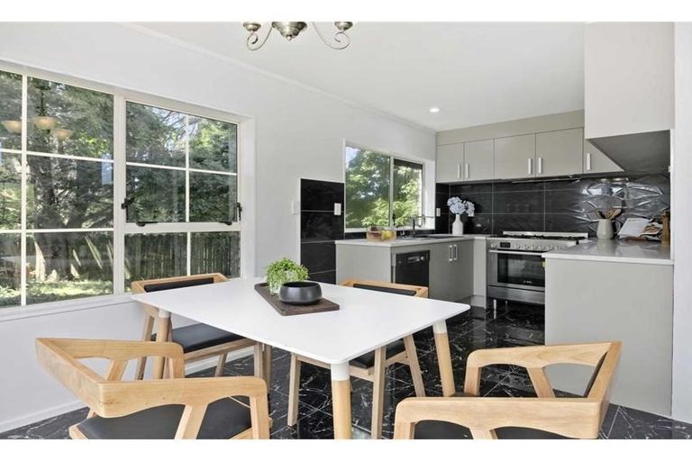 Photo of property in 2 Sheriff Place, Randwick Park, Auckland, 2105