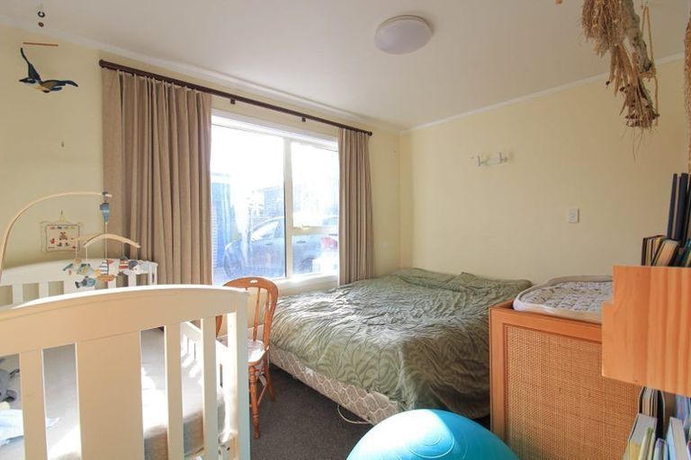 Photo of property in 4/30 Lyall Parade, Lyall Bay, Wellington, 6022