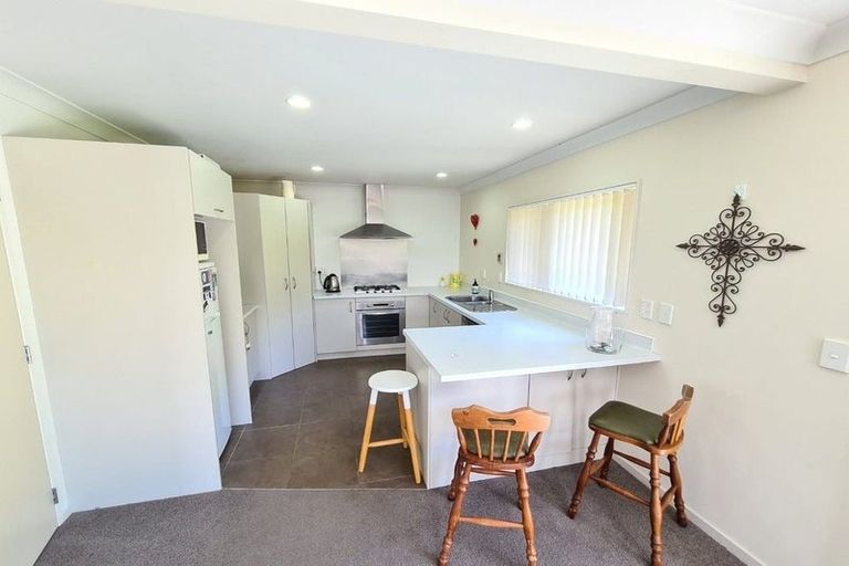 Photo of property in 18 Erlestoke Crescent, Churton Park, Wellington, 6037